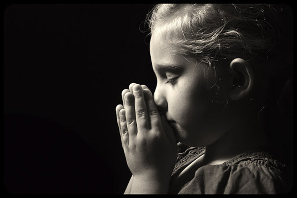 27 pequeñas oraciones para rezar con los niños | Revista Mira